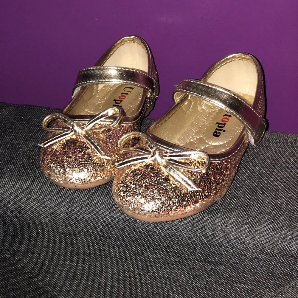 ✨Gold Glitter Mary Janes ✨. Toddler Girls